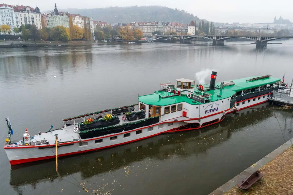 Tryzna za utonulé — fotografie 3