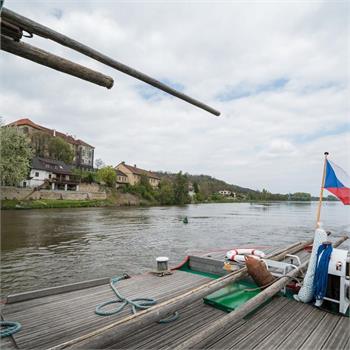 Steamboat cruise to Nelahozeves