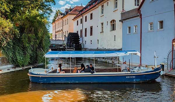 Mistr Jan Hus Boat