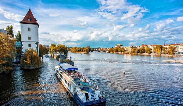 Große Schifffahrt durch Prag