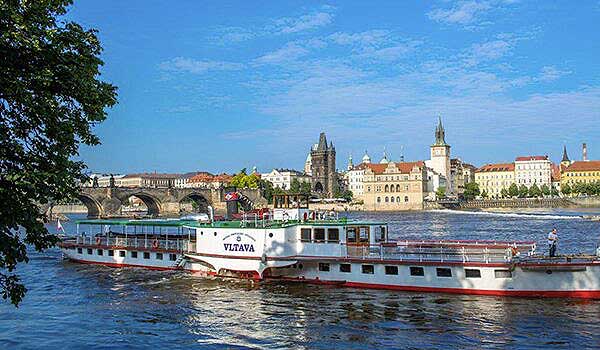 Steamboat cruise from Kampa